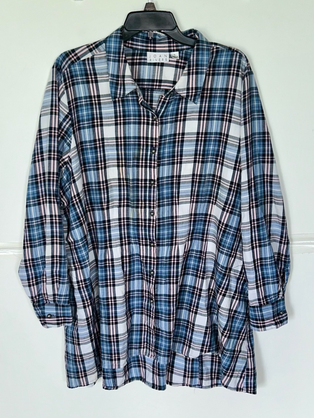 Joan Rivers woman’s LS button up blue plaid blouse. Long length, size XL